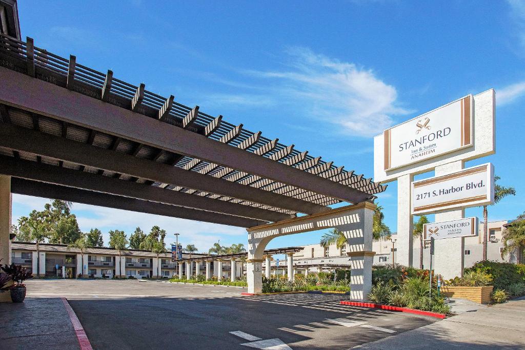 Stanford Inn & Suites Anaheim - main image